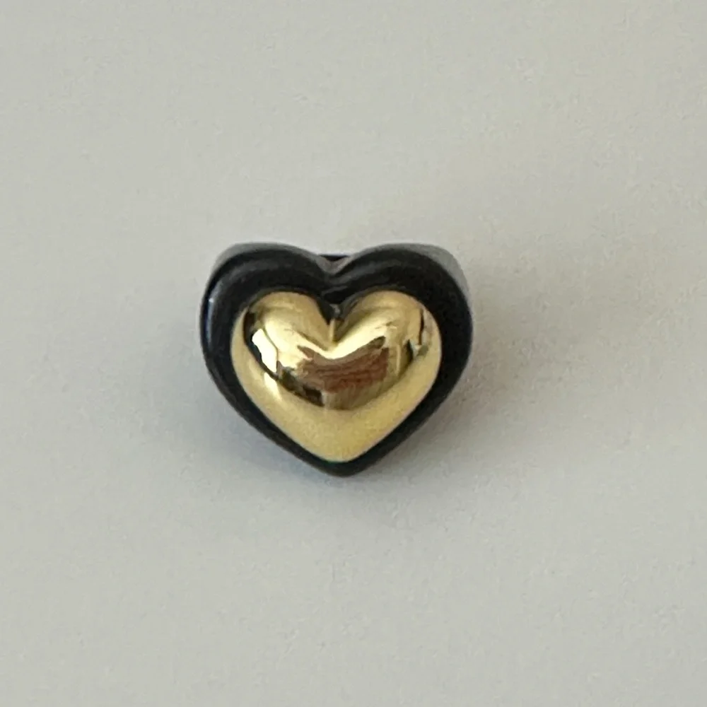 Primark Chunky Resin Heart Ring Black Gold Tone Size 6